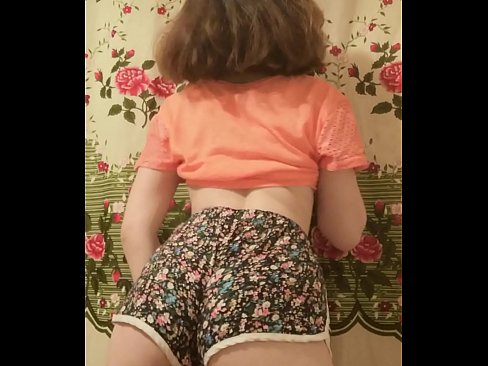❤️ セクシーな若いベイブがカメラでショーツを脱ぐ ❌ 上質ポルノ ❌️❤