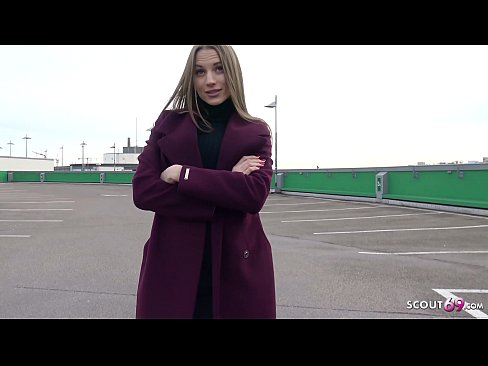❤️ ドイツ人スカウトマンは、夢のようにスティール、駐車場のテルテル、お金のためのセクシーに触れることです。 ❌ 上質ポルノ ❌️❤